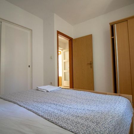 Apartments Petar Maksan Pakostane Exterior photo