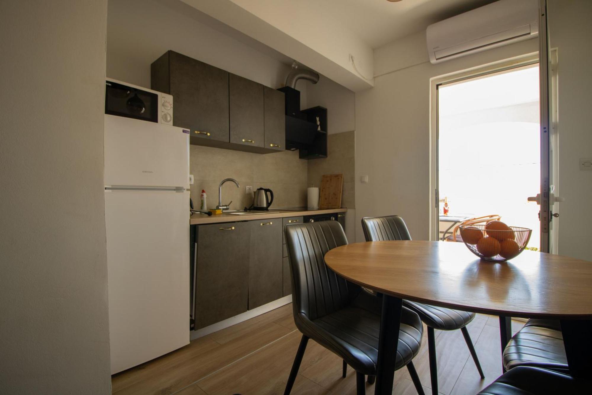 Apartments Petar Maksan Pakostane Exterior photo