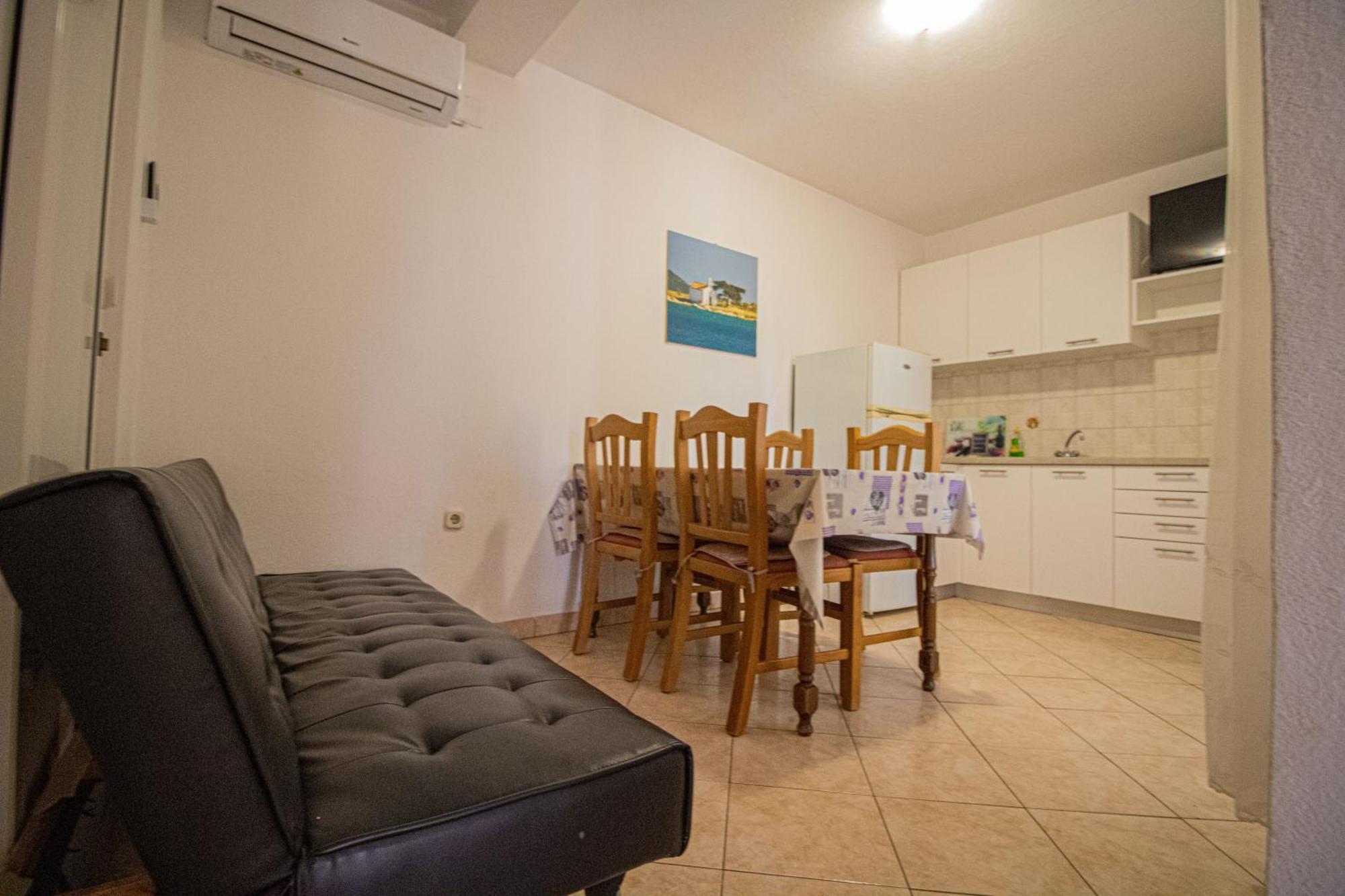 Apartments Petar Maksan Pakostane Exterior photo
