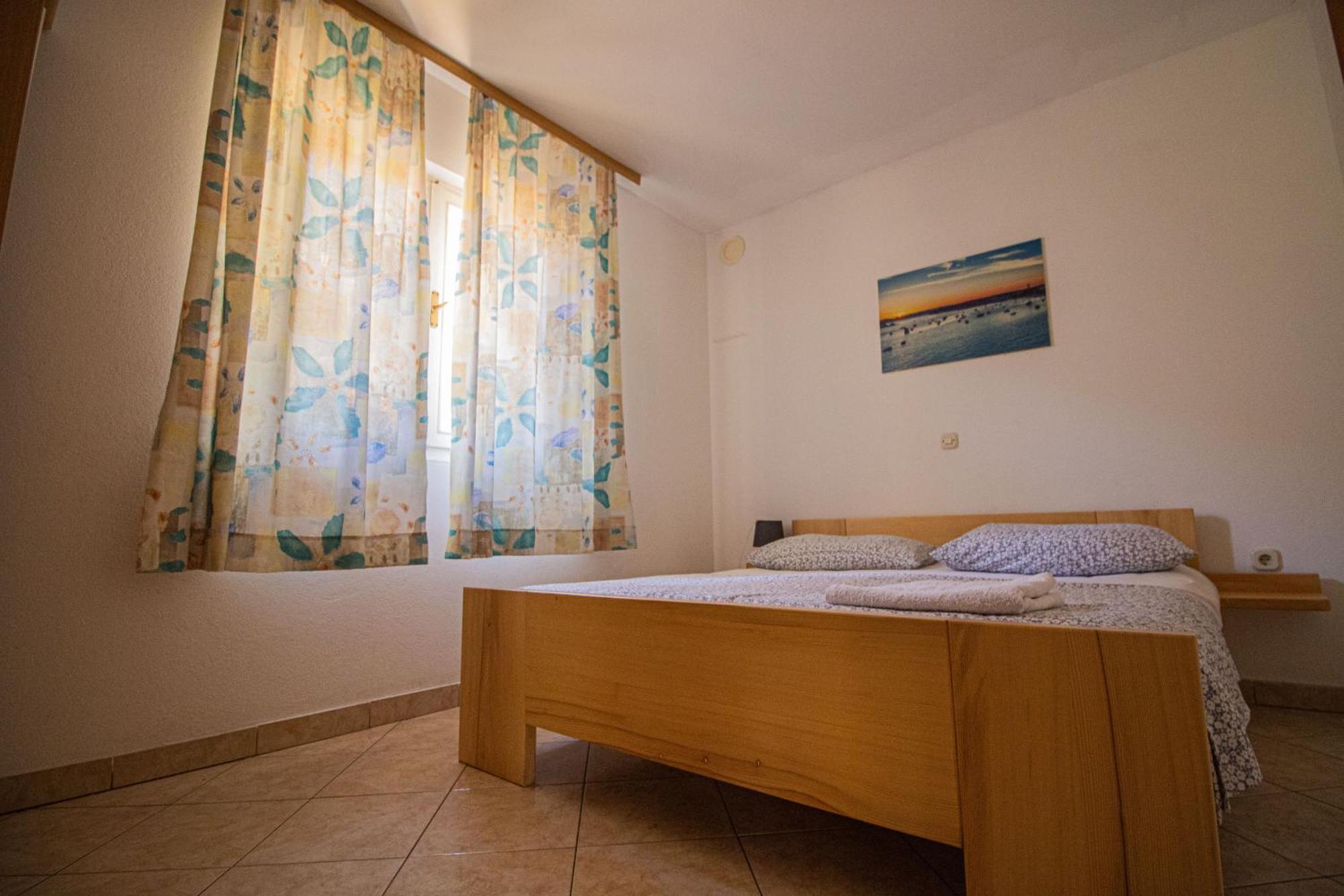 Apartments Petar Maksan Pakostane Exterior photo